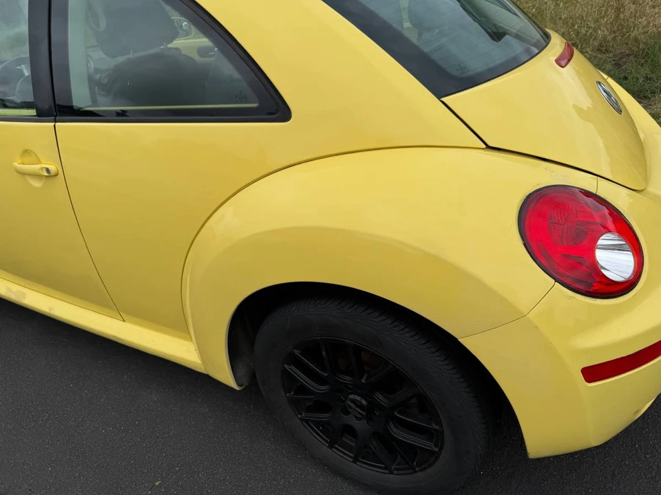 2010 Volkswagen New Beetle - Image 2 of 6