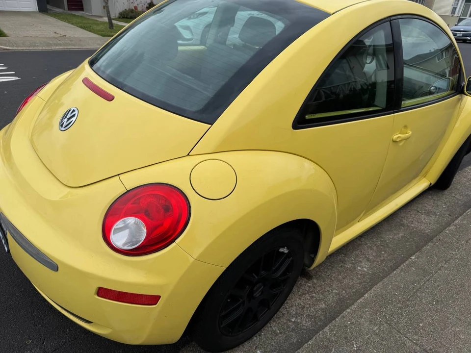 2010 Volkswagen New Beetle - Image 3 of 6