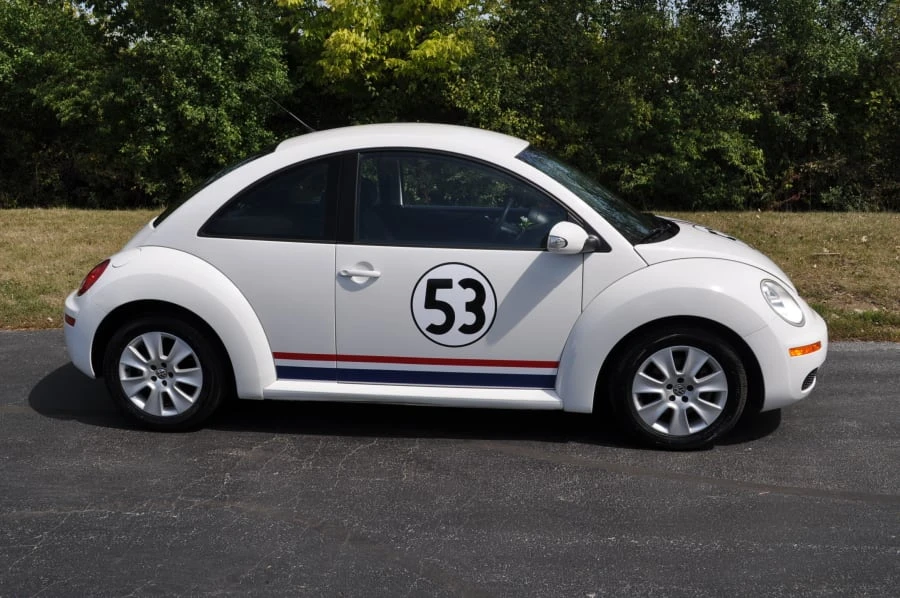 2010 Volkswagen New Beetle - Image 2 of 12
