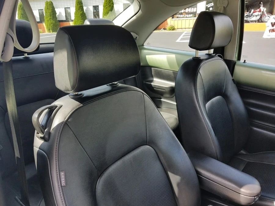 2010 Volkswagen New Beetle - Image 3 of 5
