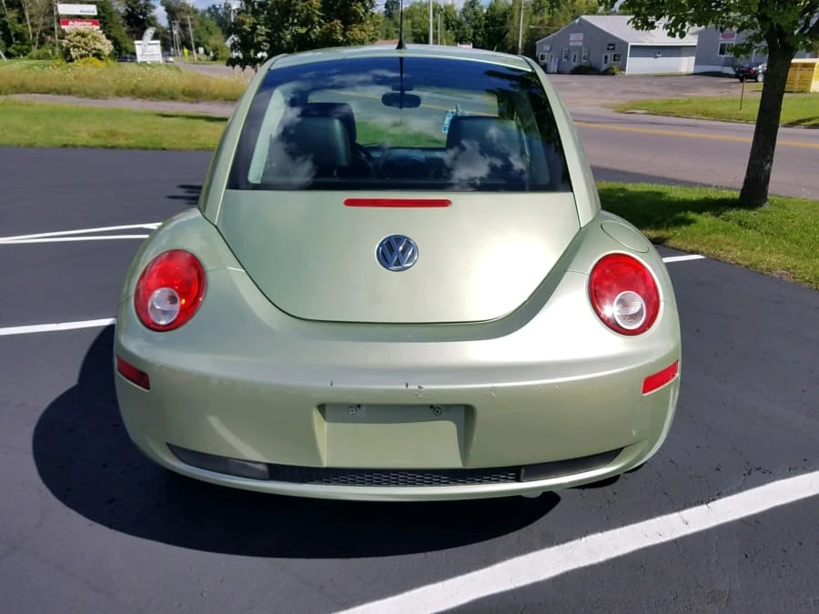 2010 Volkswagen New Beetle - Image 4 of 5