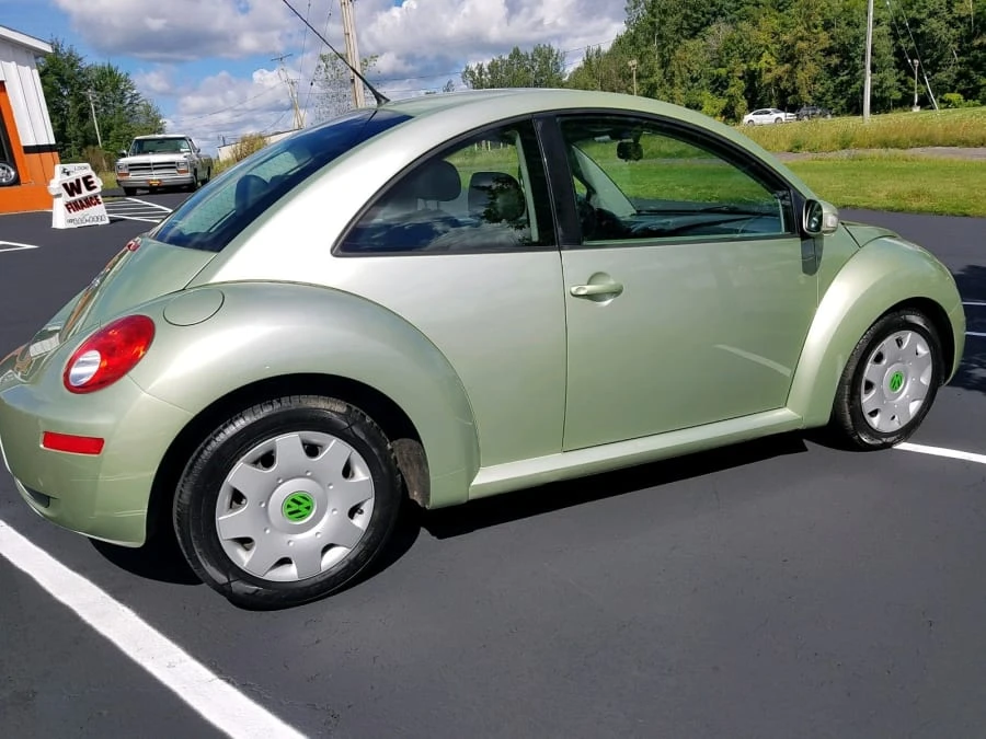 2010 Volkswagen New Beetle - Image 2 of 5