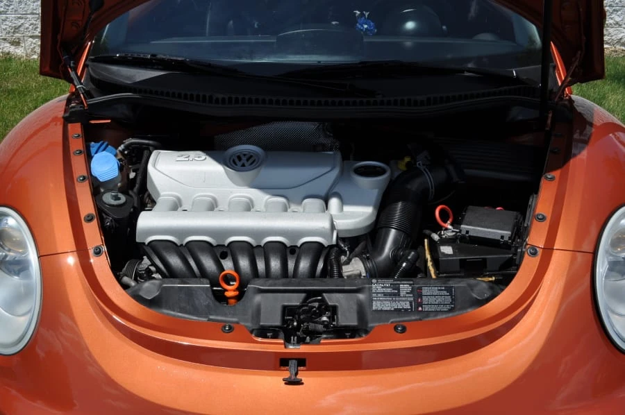 2010 Volkswagen New Beetle - Image 9 of 12