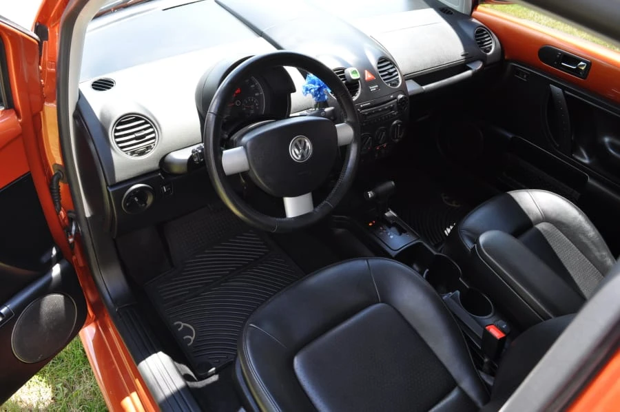 2010 Volkswagen New Beetle - Image 4 of 12