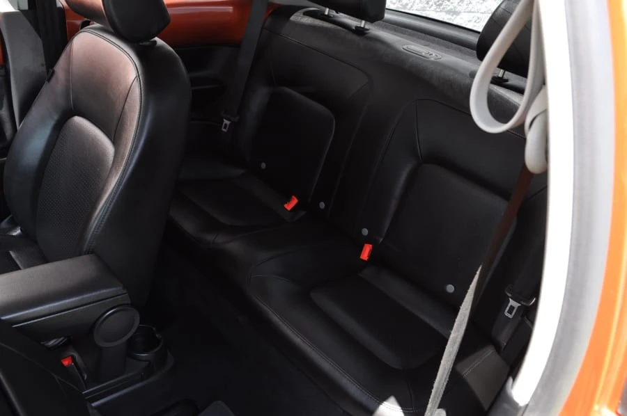 2010 Volkswagen New Beetle - Image 8 of 12