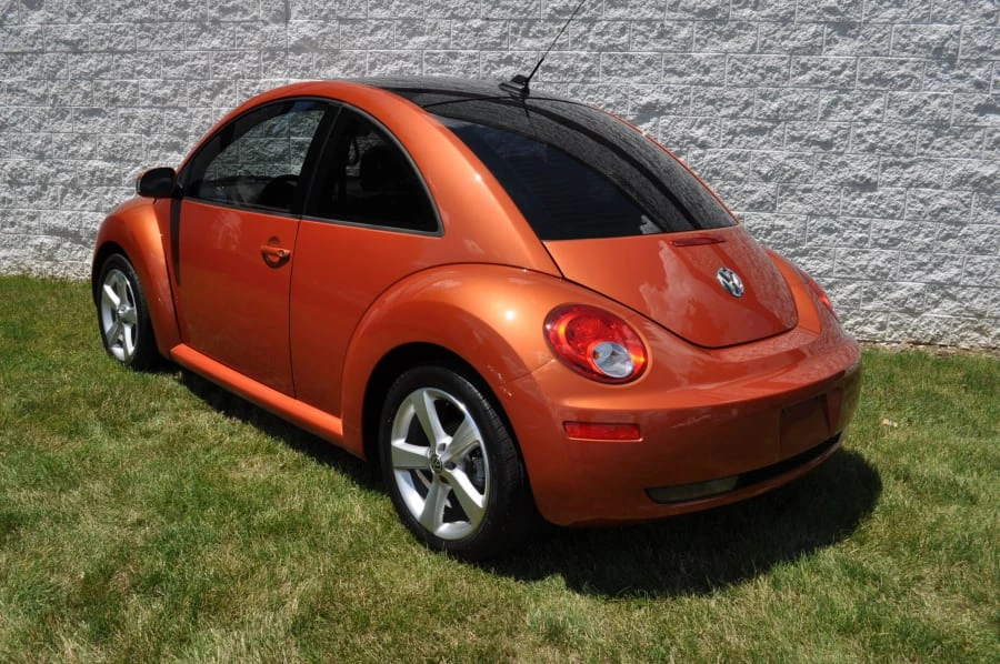 2010 Volkswagen New Beetle - Image 3 of 12