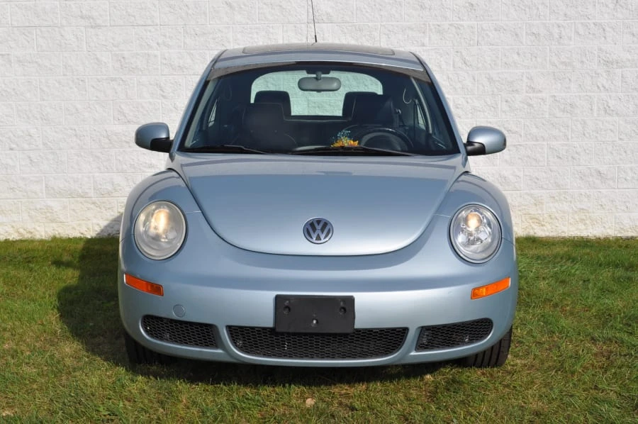 2010 Volkswagen New Beetle - Image 9 of 11