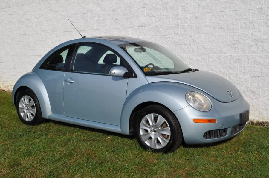 2010 Volkswagen New Beetle - Image 11 of 11