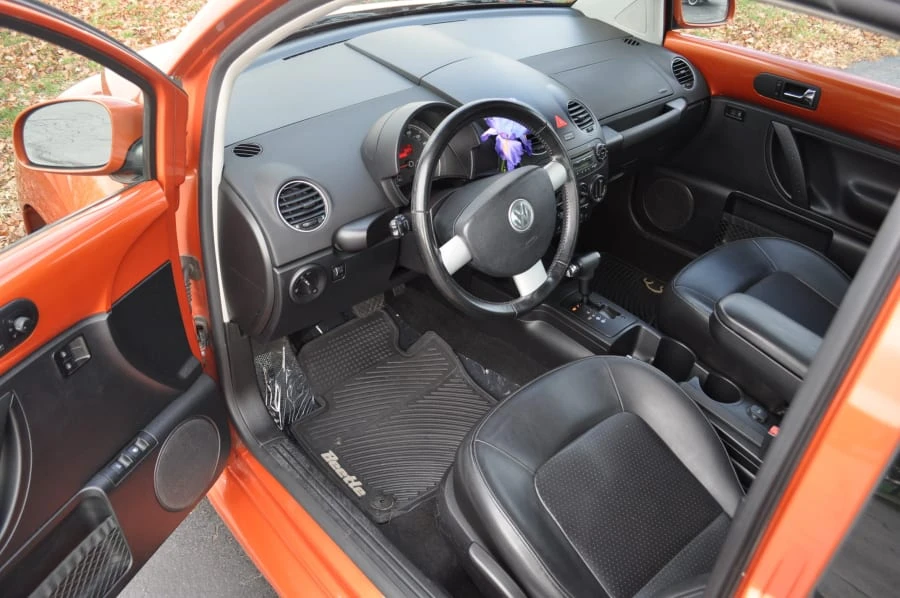 2010 Volkswagen New Beetle - Image 4 of 12