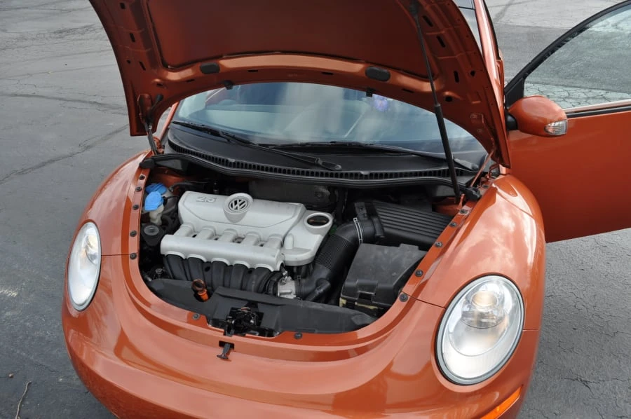 2010 Volkswagen New Beetle - Image 8 of 12