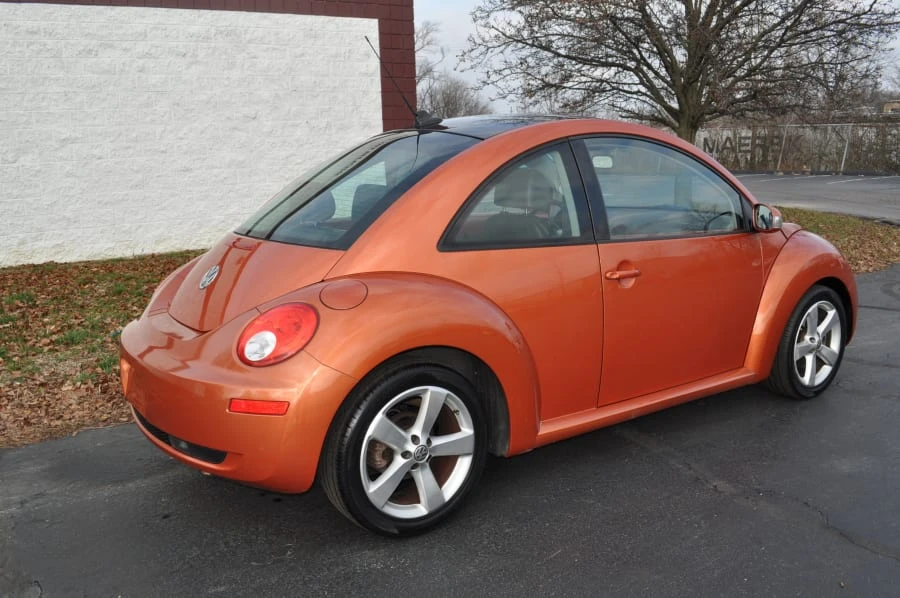 2010 Volkswagen New Beetle - Image 3 of 12