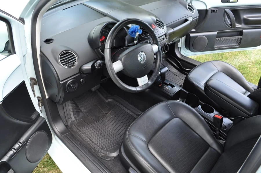 2010 Volkswagen New Beetle - Image 3 of 9