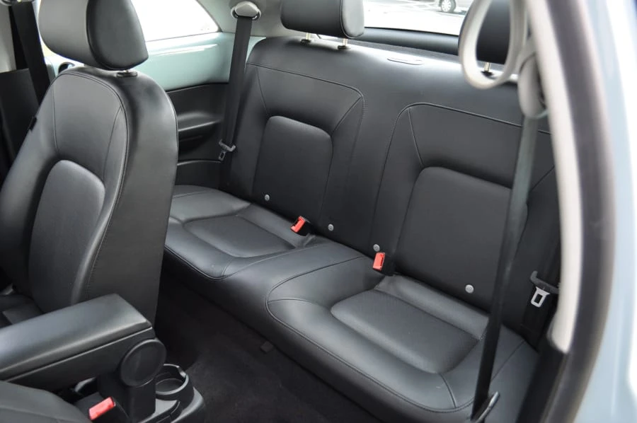2010 Volkswagen New Beetle - Image 7 of 12