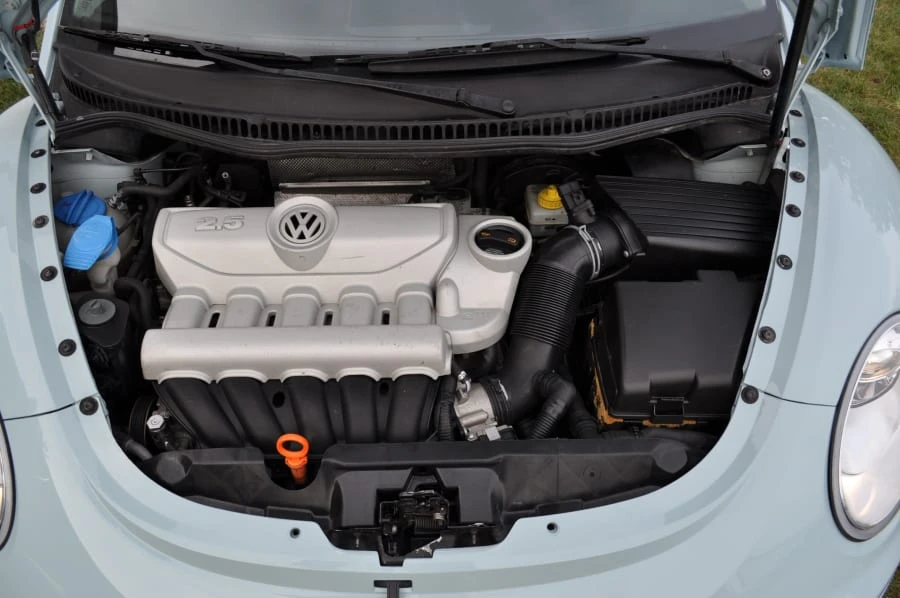 2010 Volkswagen New Beetle - Image 8 of 12