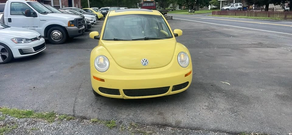 2010 Volkswagen New Beetle - Image 5 of 14