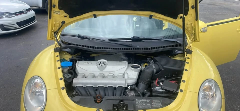 2010 Volkswagen New Beetle - Image 14 of 14