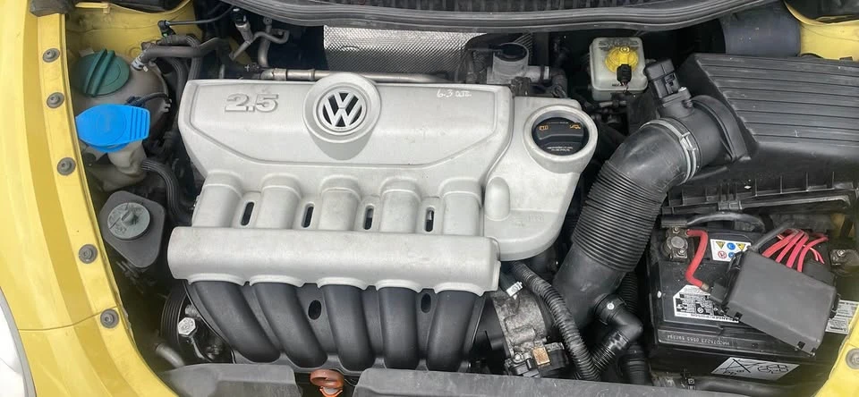 2010 Volkswagen New Beetle - Image 13 of 14