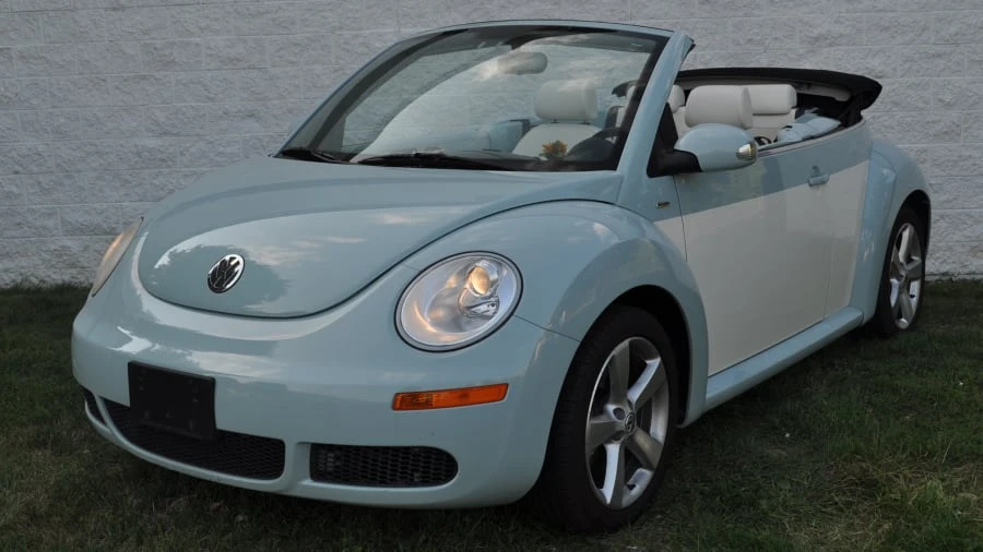2010 Volkswagen New Beetle - Image 9 of 10