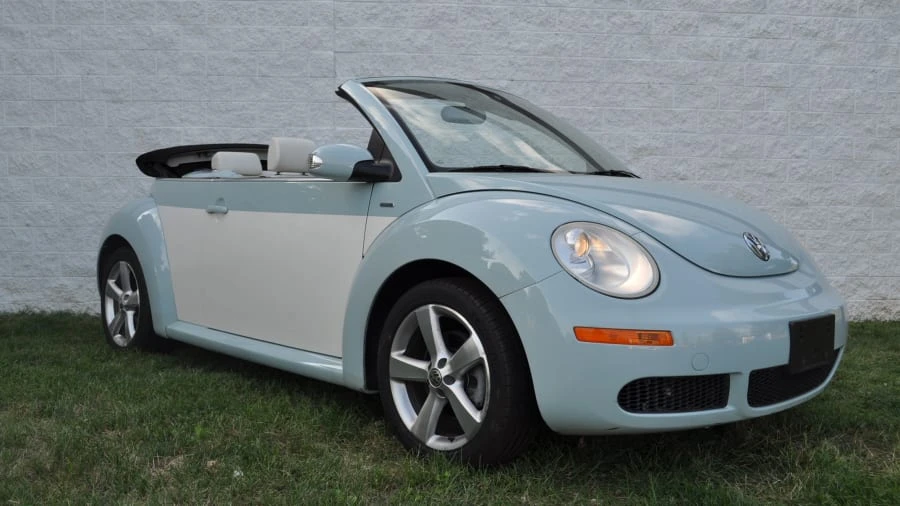 2010 Volkswagen New Beetle - Image 10 of 10
