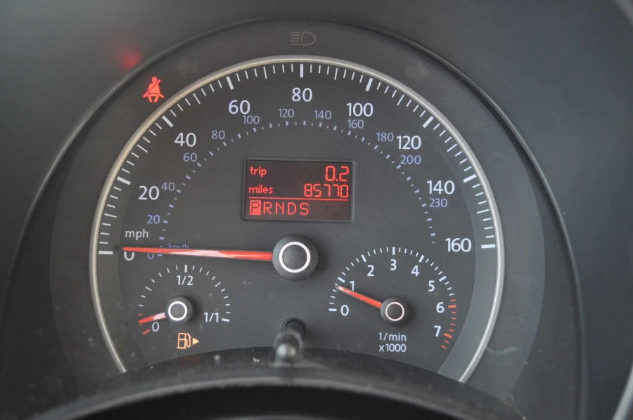 2010 Volkswagen New Beetle - Image 3 of 12