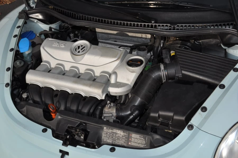 2010 Volkswagen New Beetle - Image 6 of 12