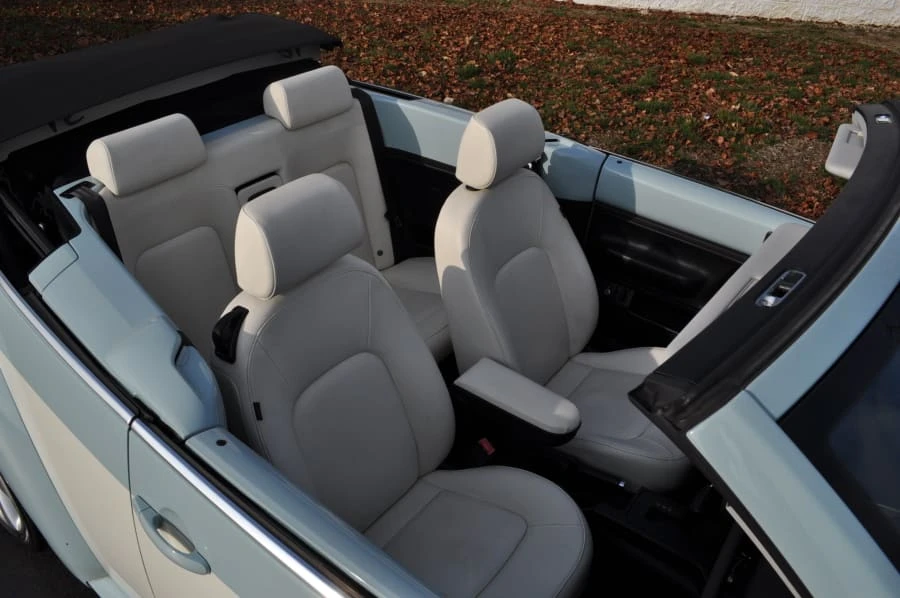 2010 Volkswagen New Beetle - Image 5 of 12