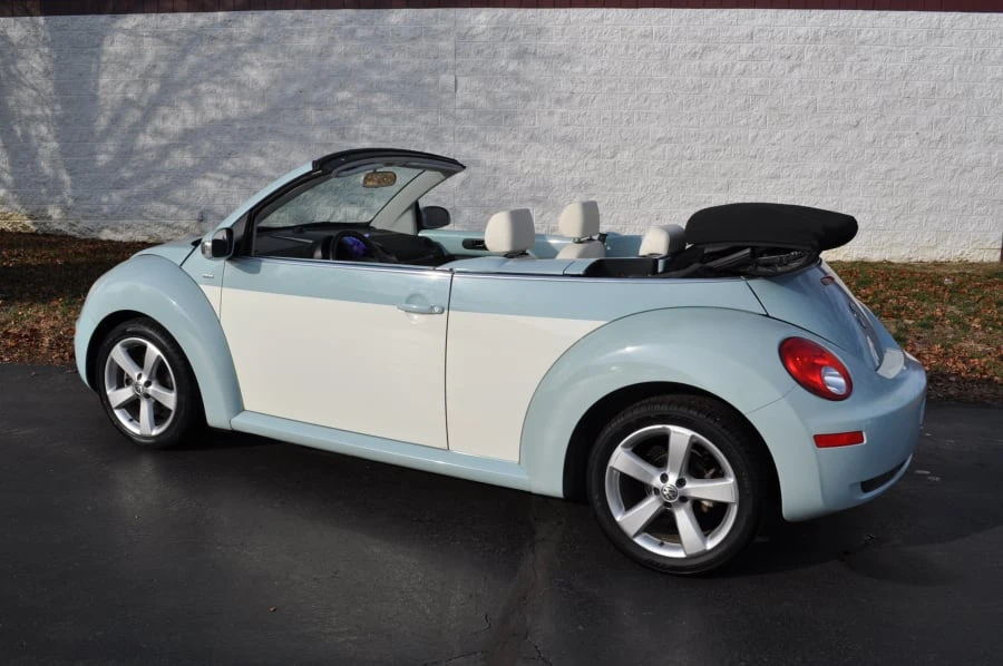 2010 Volkswagen New Beetle - Image 2 of 12