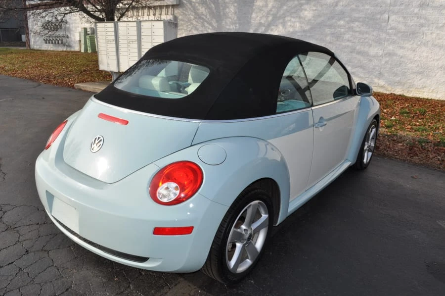 2010 Volkswagen New Beetle - Image 10 of 12