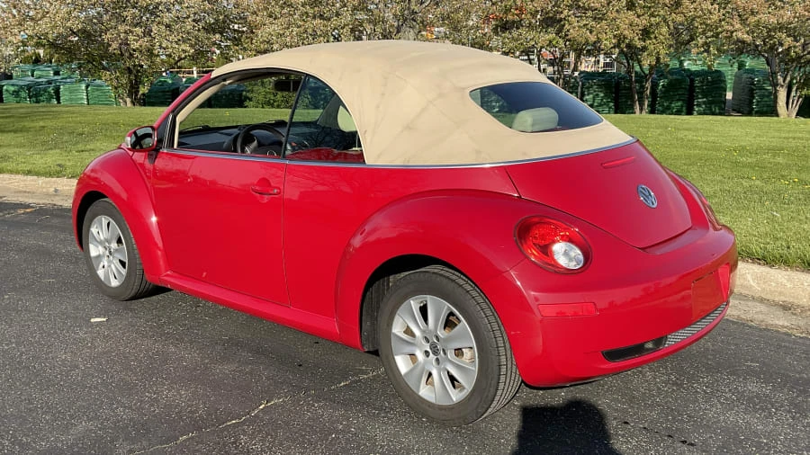 2010 Volkswagen New Beetle - Image 6 of 14