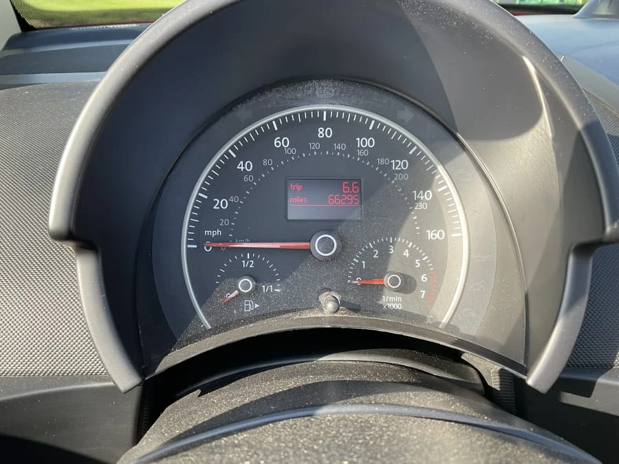 2010 Volkswagen New Beetle - Image 11 of 14