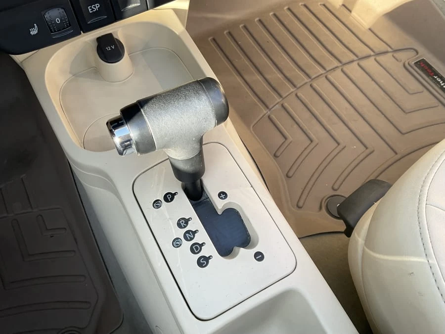 2010 Volkswagen New Beetle - Image 12 of 14