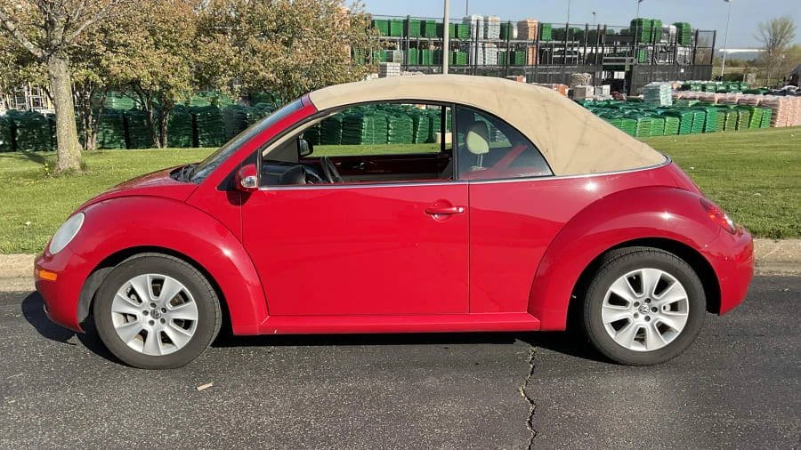 2010 Volkswagen New Beetle - Image 5 of 14