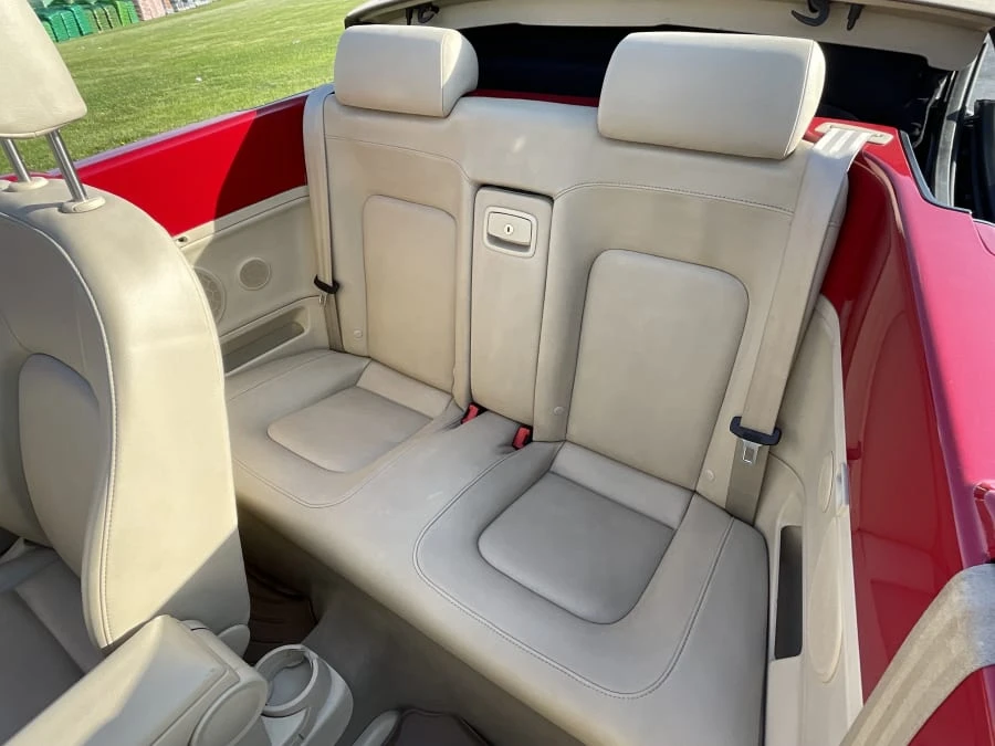 2010 Volkswagen New Beetle - Image 7 of 14