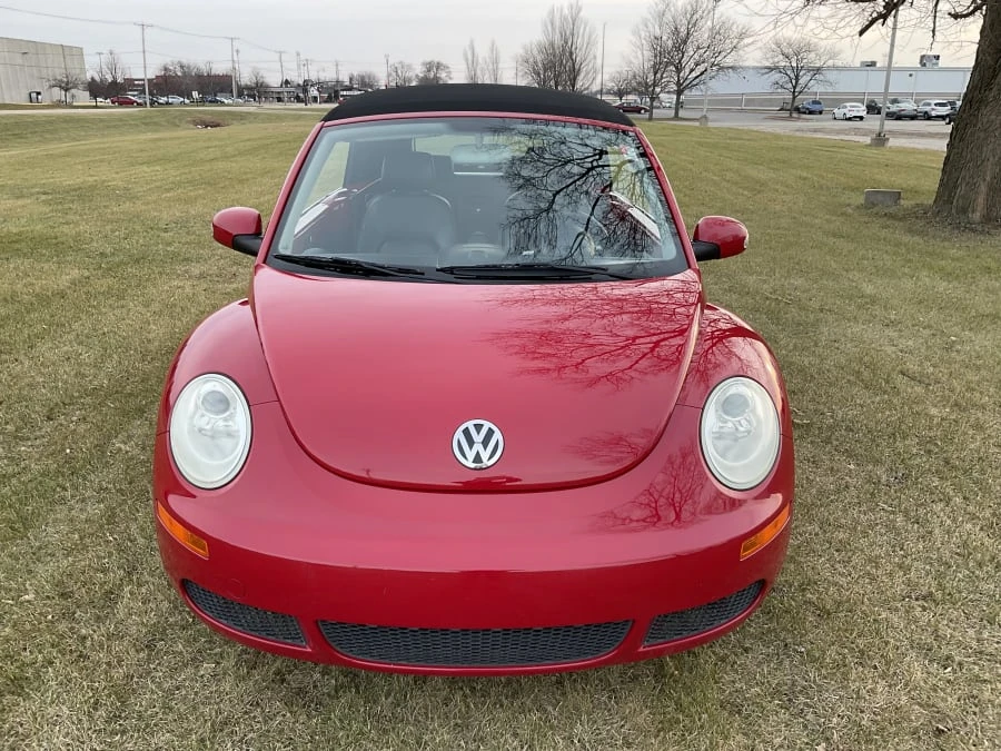 2010 Volkswagen New Beetle - Image 8 of 9