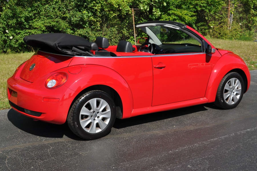2010 Volkswagen New Beetle - Image 3 of 12