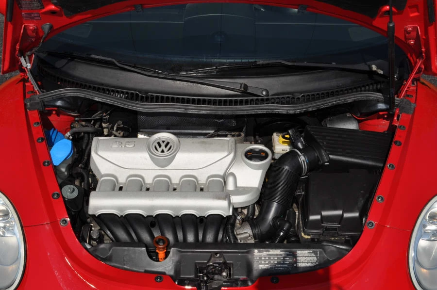 2010 Volkswagen New Beetle - Image 6 of 12