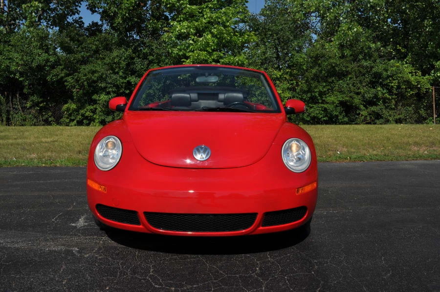 2010 Volkswagen New Beetle - Image 7 of 12