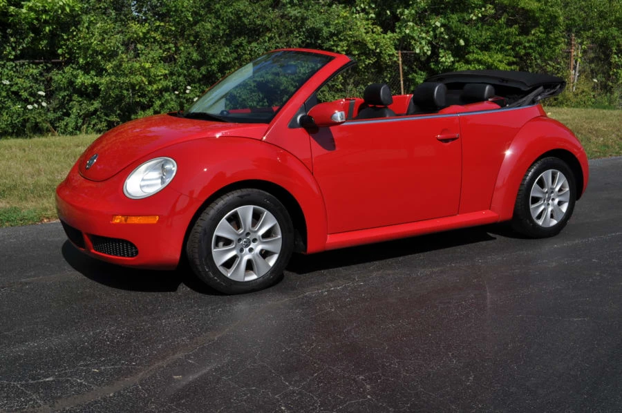 2010 Volkswagen New Beetle - Image 2 of 12