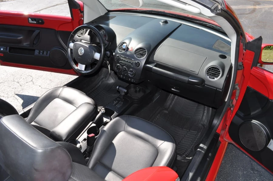 2010 Volkswagen New Beetle - Image 4 of 12