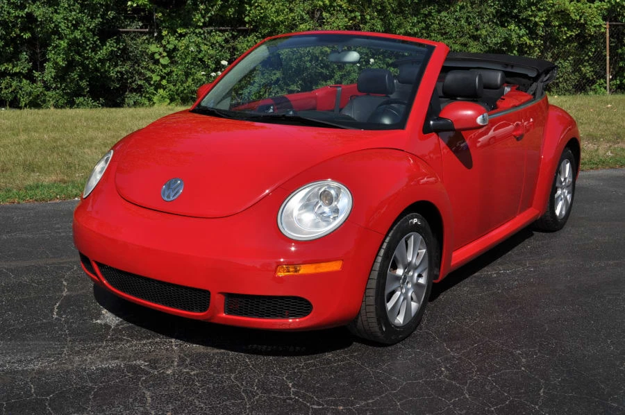 2010 Volkswagen New Beetle - Image 8 of 12