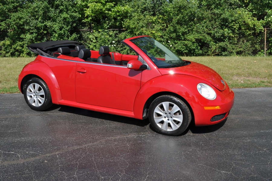 2010 Volkswagen New Beetle - Image 10 of 12