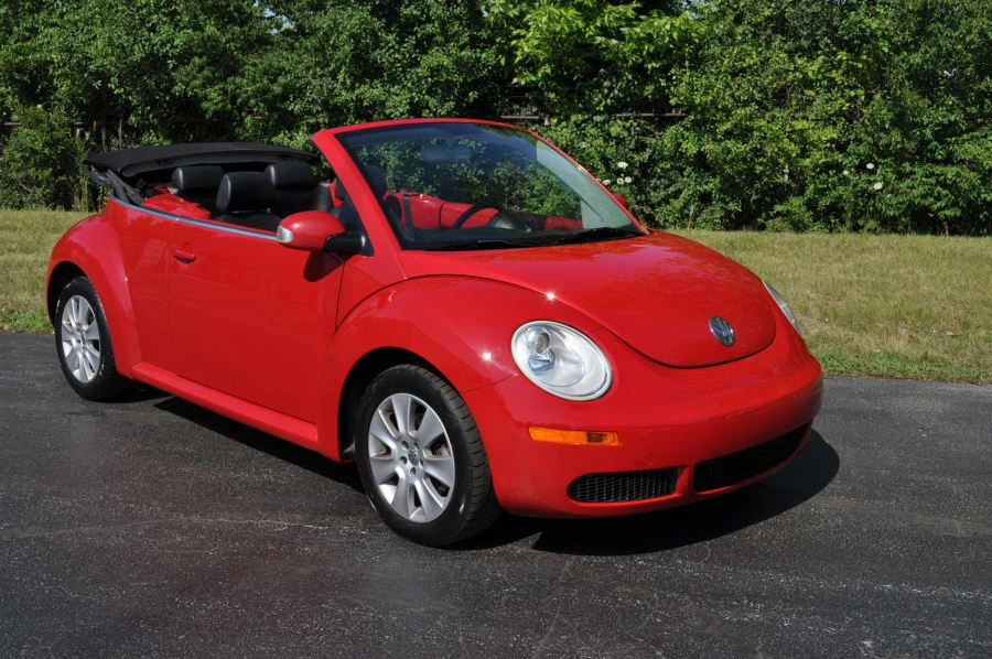 2010 Volkswagen New Beetle - Image 11 of 12