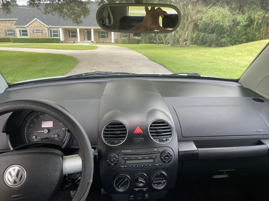 2010 Volkswagen New Beetle - Image 25 of 26