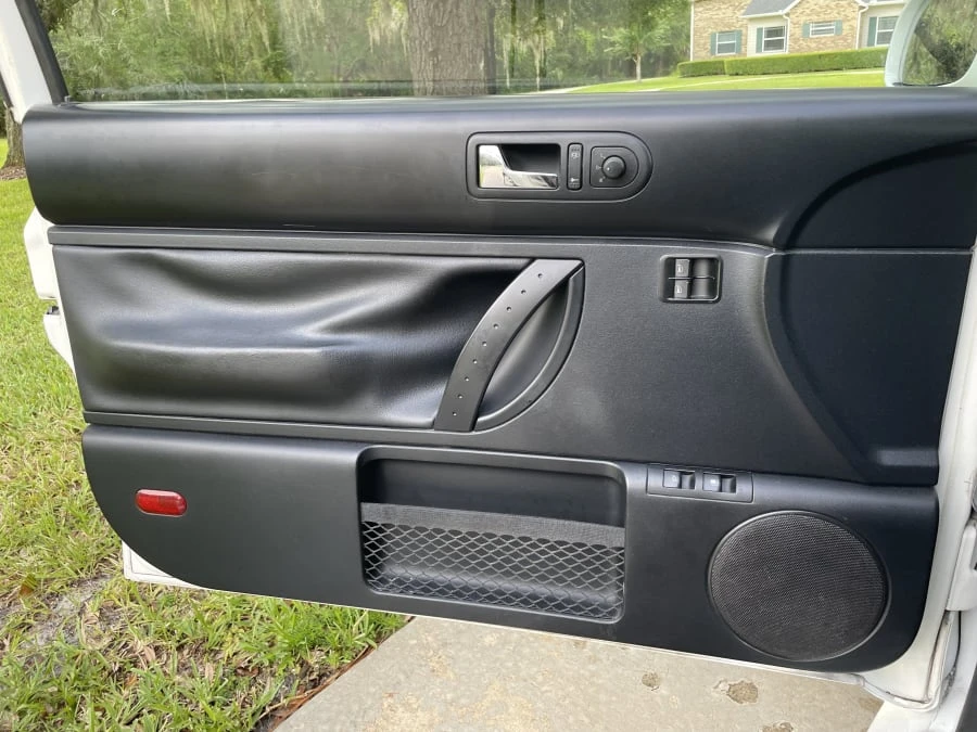2010 Volkswagen New Beetle - Image 22 of 26