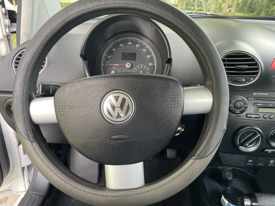 2010 Volkswagen New Beetle - Image 24 of 26