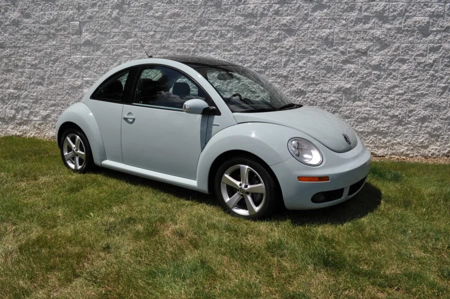 2010 Volkswagen New Beetle - Image 10 of 10
