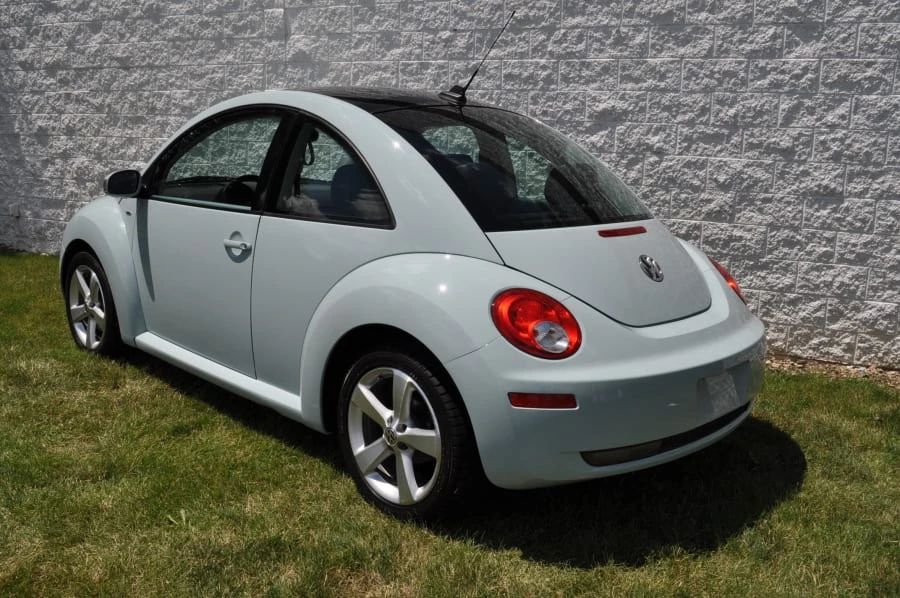 2010 Volkswagen New Beetle - Image 9 of 10