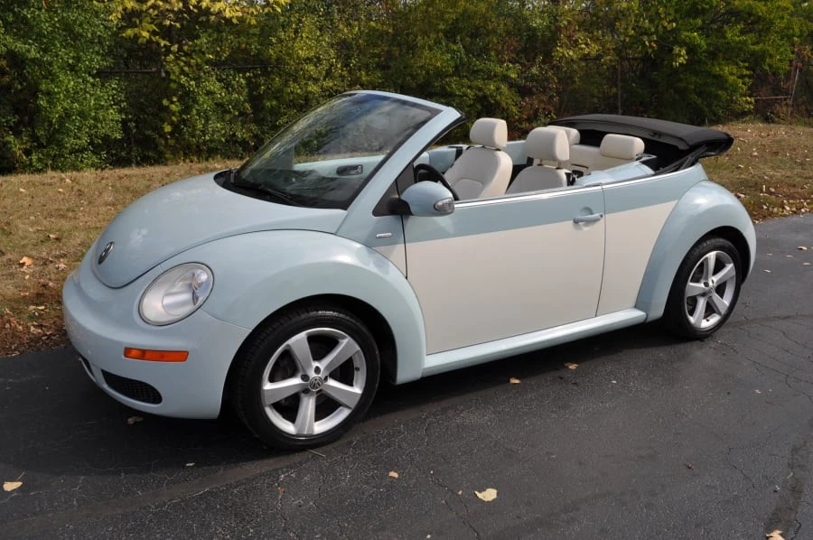 2010 Volkswagen New Beetle - Image 2 of 10