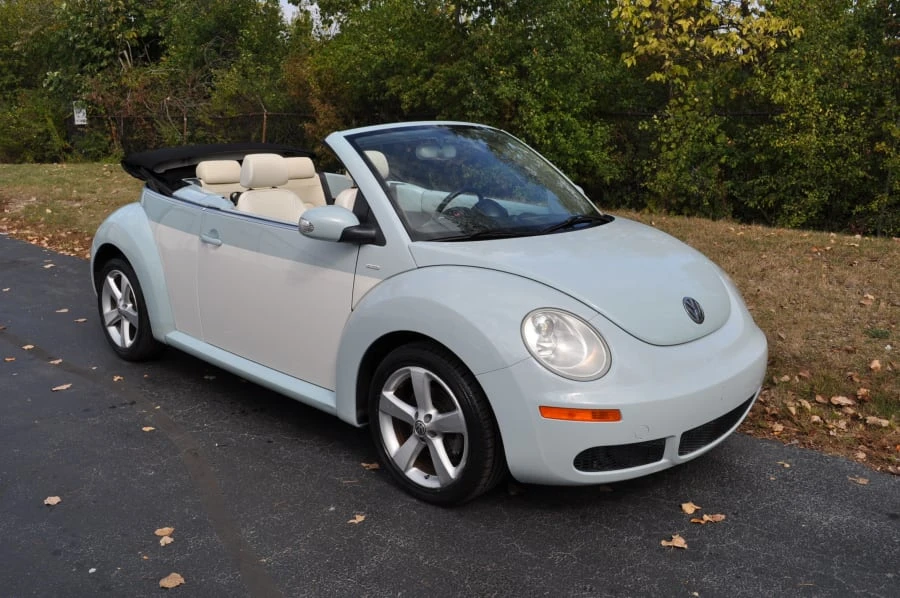 2010 Volkswagen New Beetle - Image 8 of 10