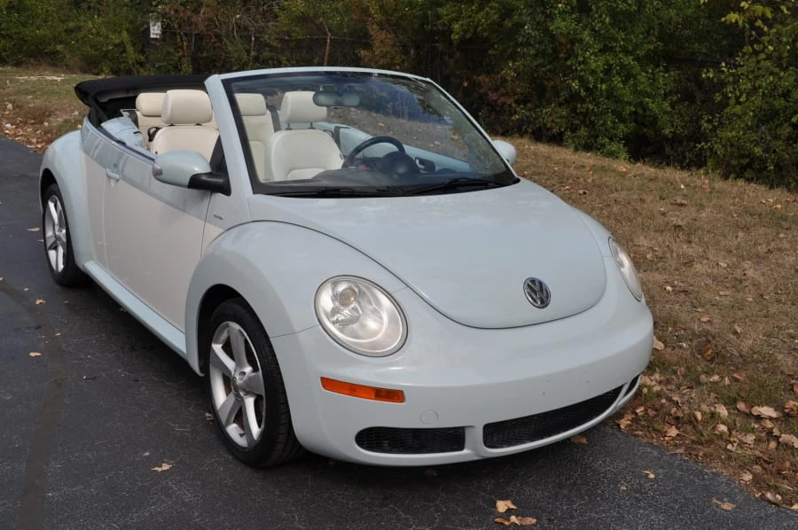 2010 Volkswagen New Beetle - Image 10 of 10